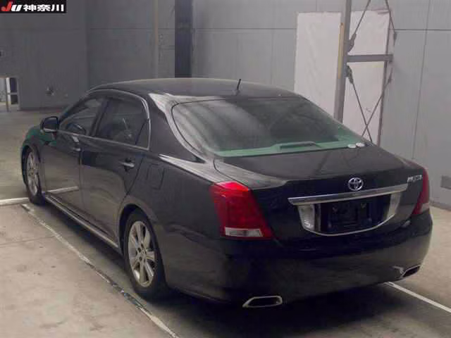 TOYOTA CROWN MAJESTA