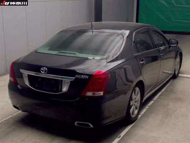 TOYOTA CROWN MAJESTA