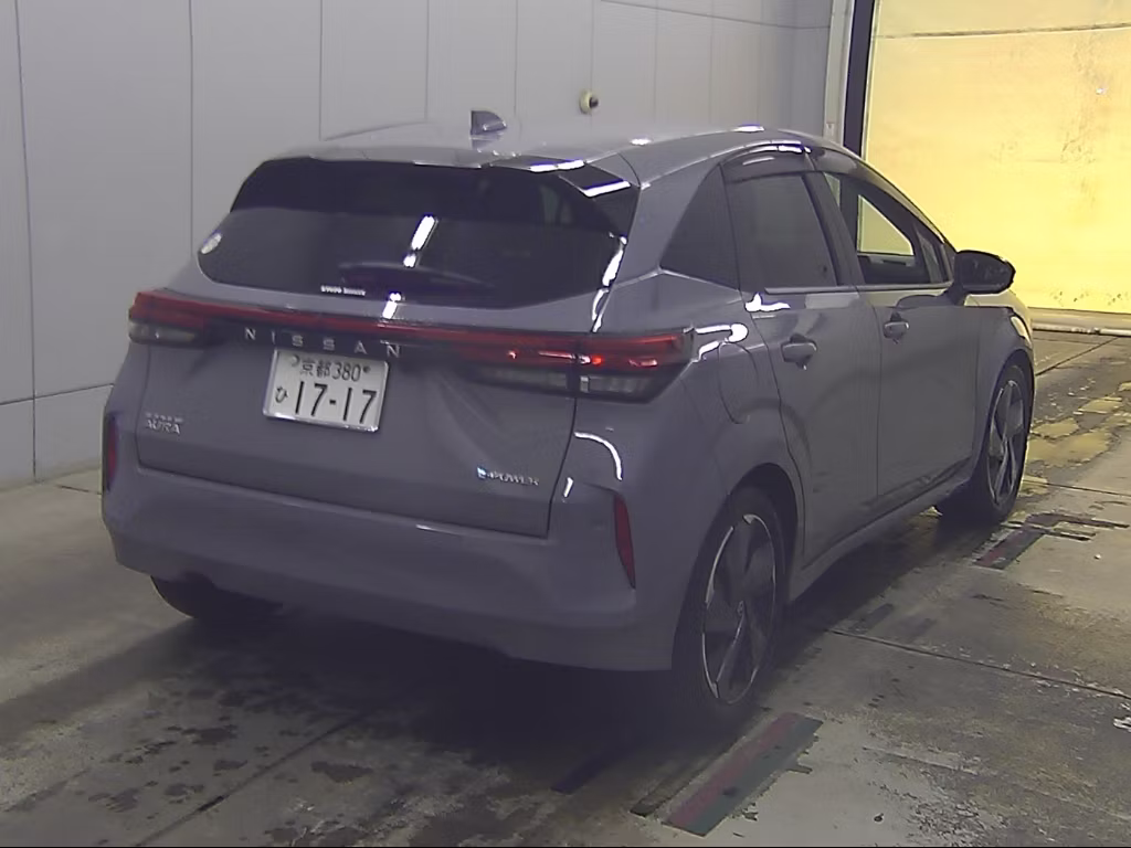 NISSAN AURA