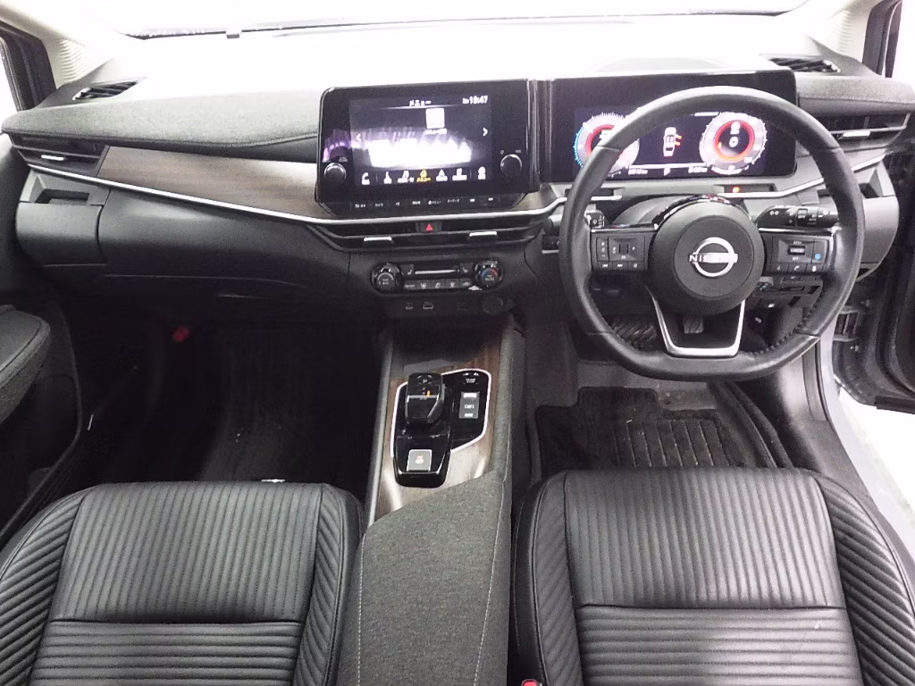 NISSAN AURA