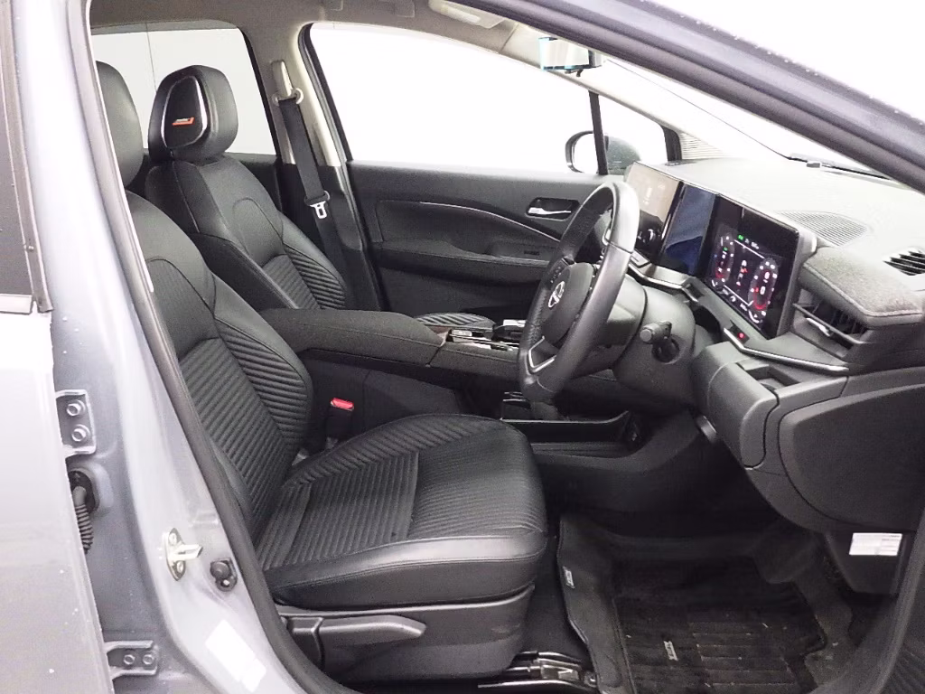 NISSAN AURA