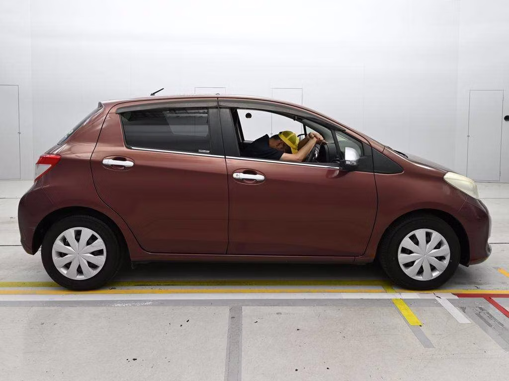 TOYOTA VITZ