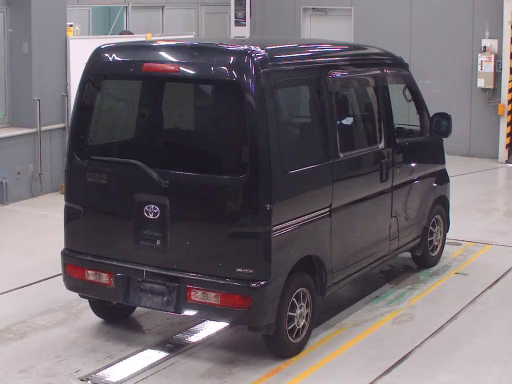 TOYOTA PIXIS VAN