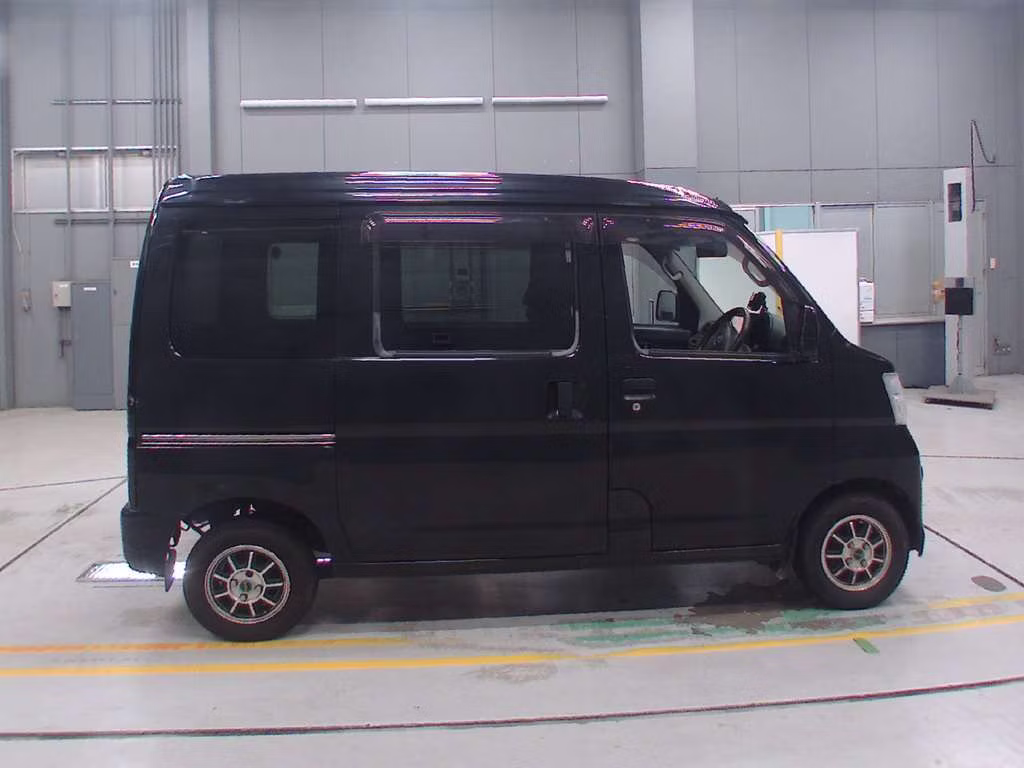 TOYOTA PIXIS VAN