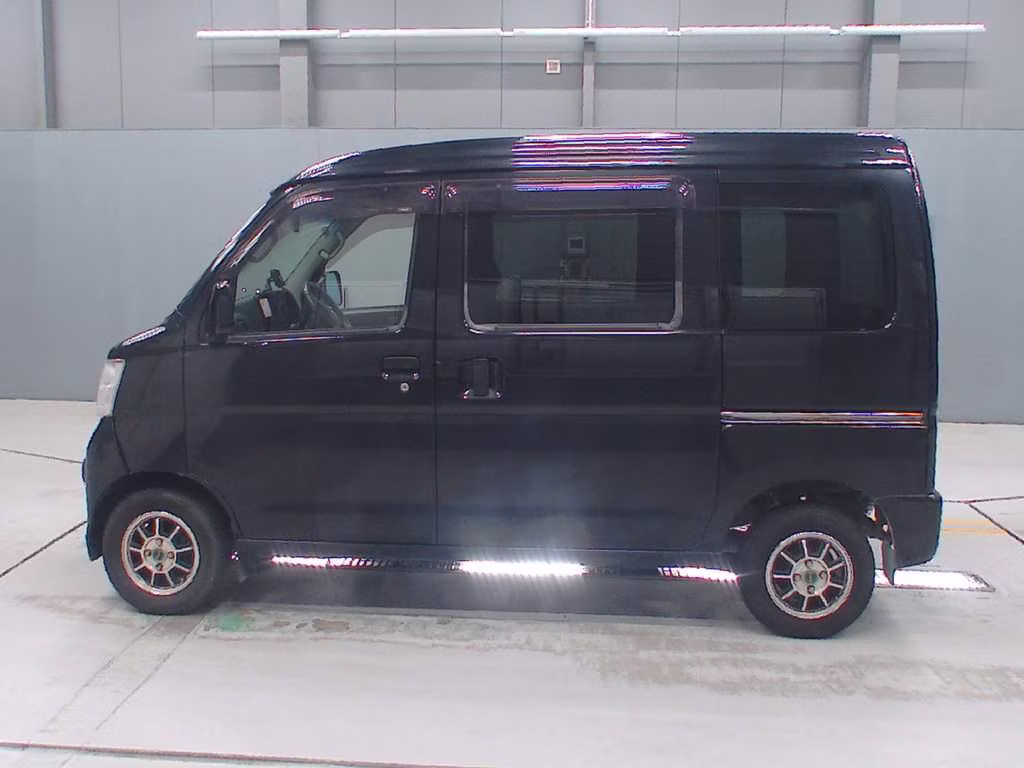TOYOTA PIXIS VAN