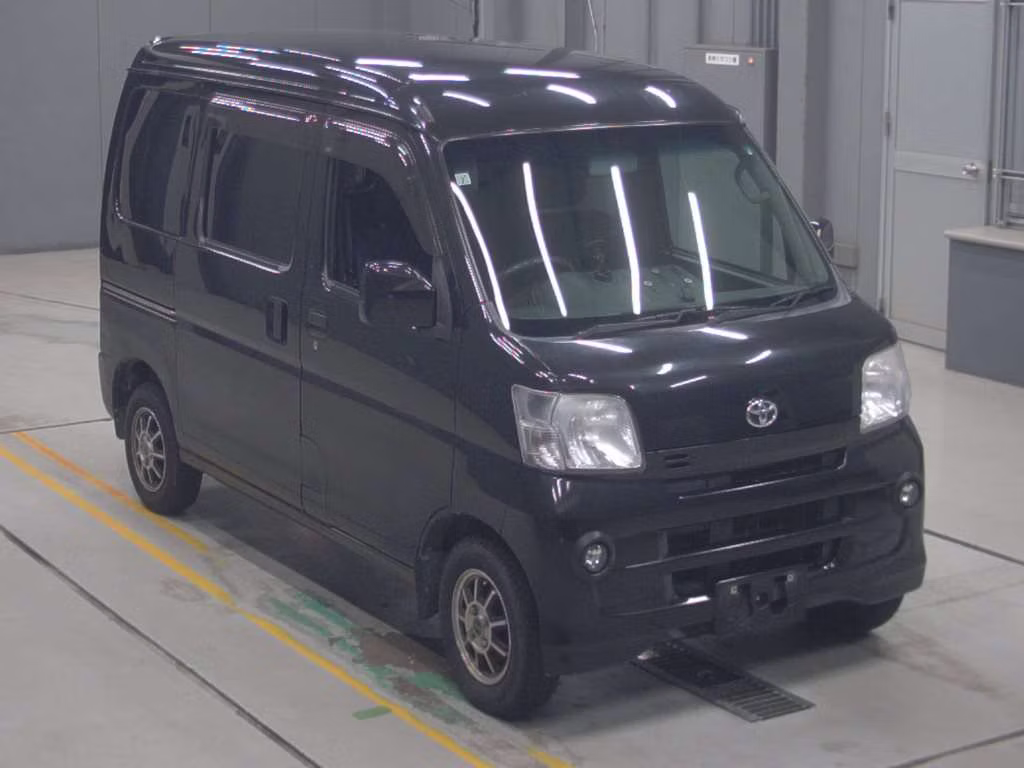 TOYOTA PIXIS VAN