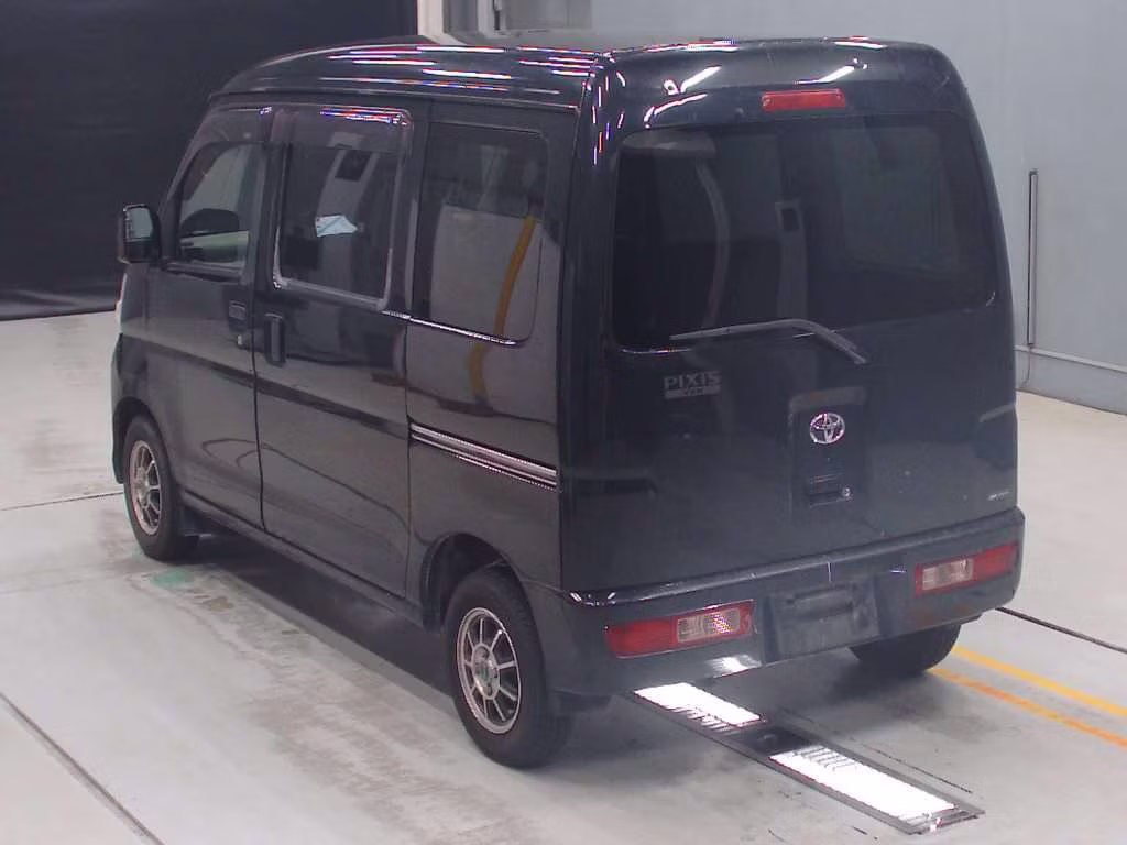 TOYOTA PIXIS VAN