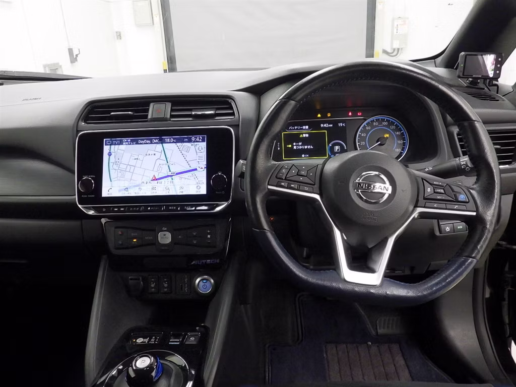 NISSAN LEAF