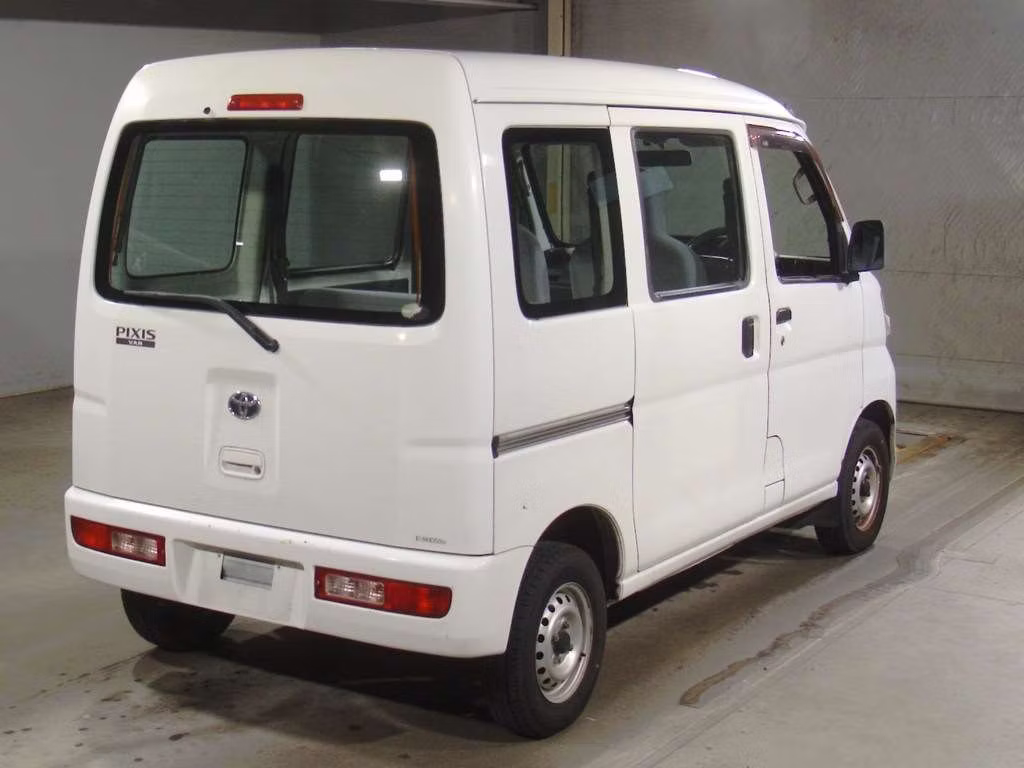 TOYOTA PIXIS VAN