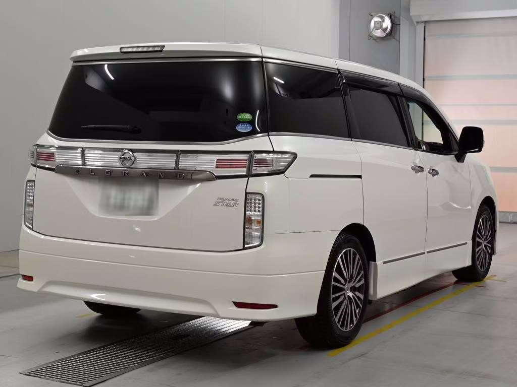 NISSAN ELGRAND