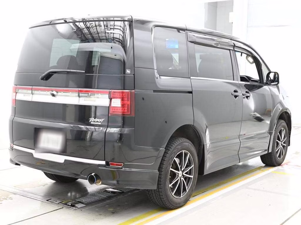 MITSUBISHI DELICA D:5