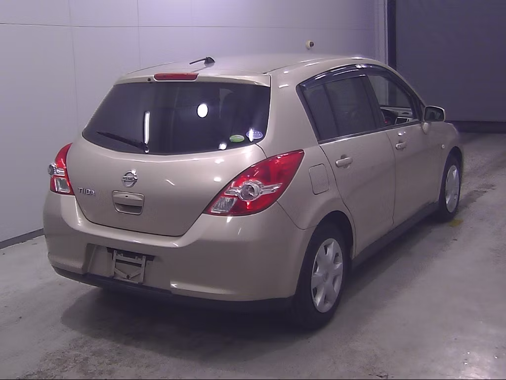 NISSAN TIIDA
