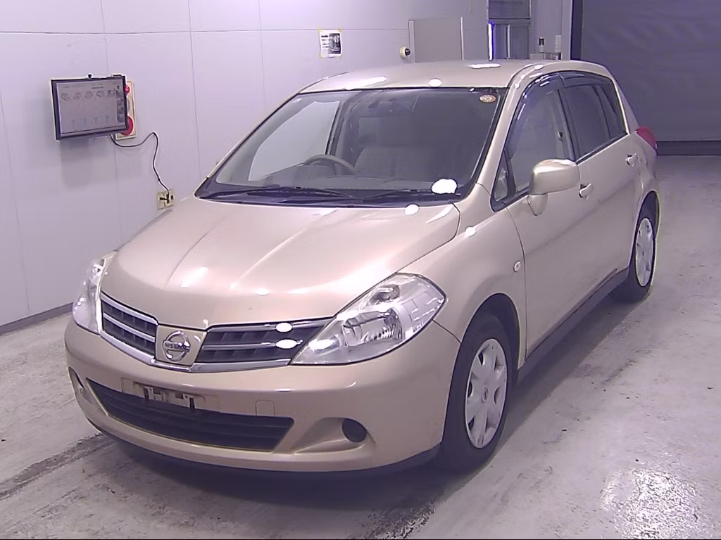 NISSAN TIIDA