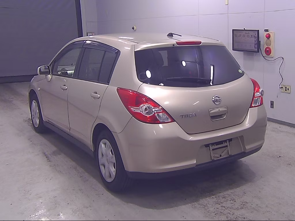 NISSAN TIIDA
