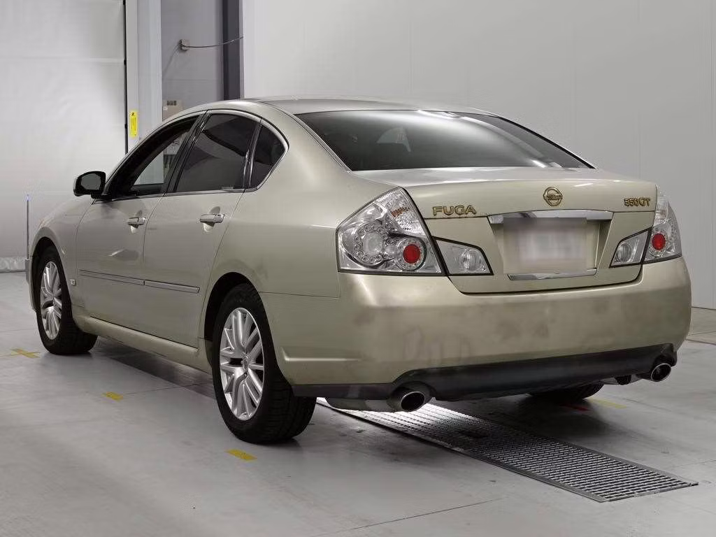 NISSAN FUGA