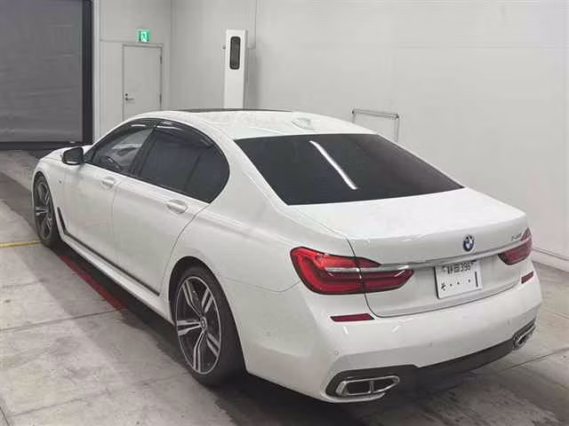 BMW 7-SERIES