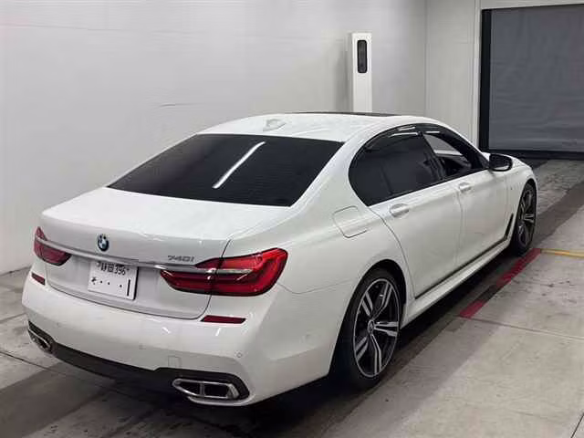 BMW 7-SERIES