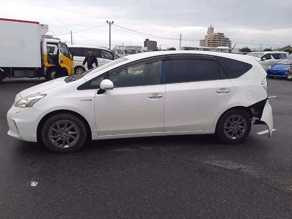 TOYOTA PRIUS ALPHA
