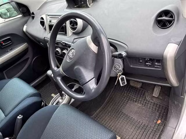 TOYOTA IST