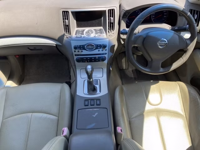 NISSAN SKYLINE