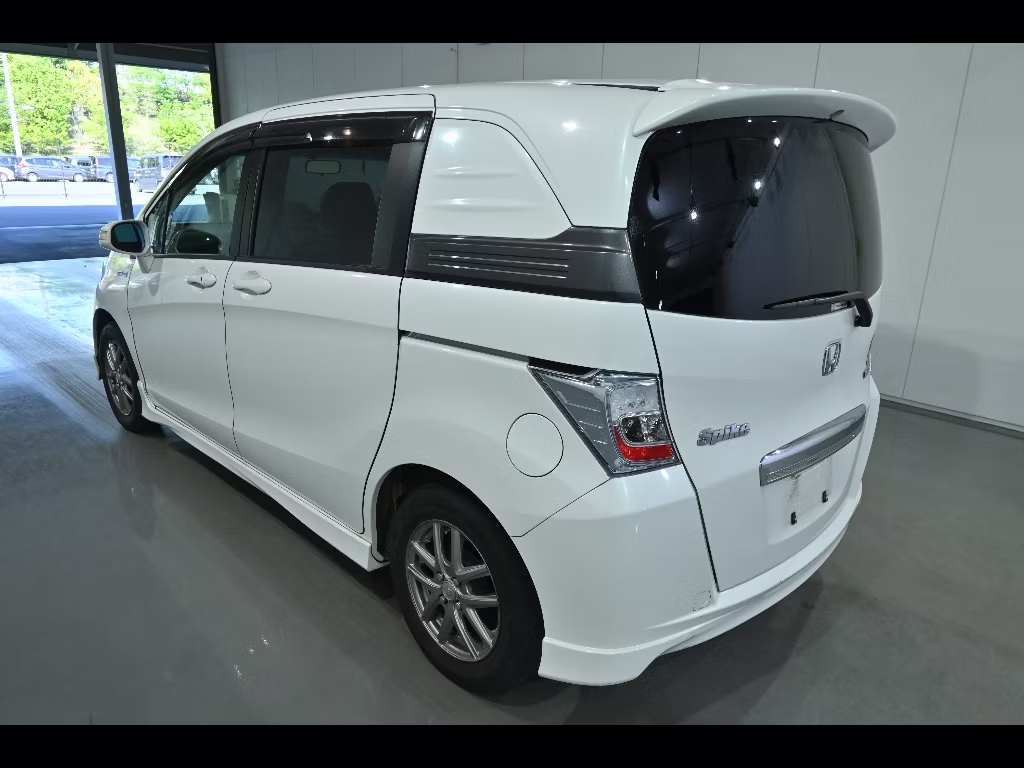 HONDA FREED SPIKE