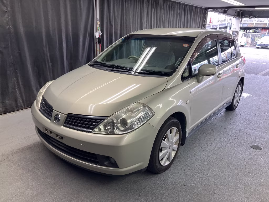 NISSAN TIIDA
