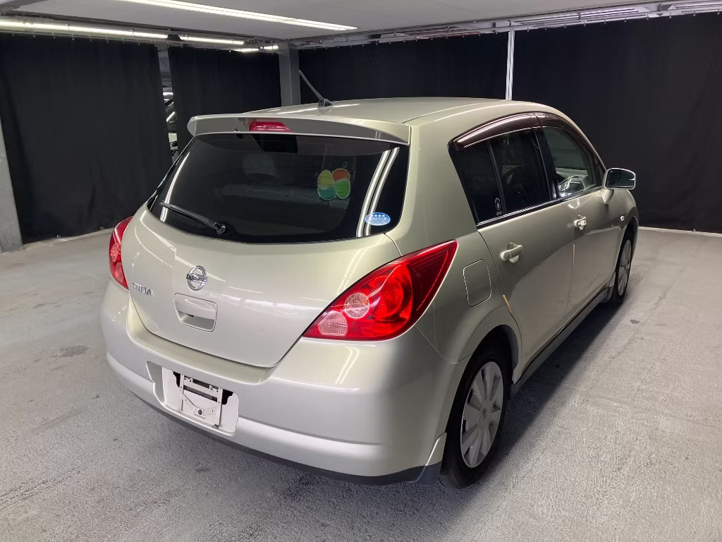 NISSAN TIIDA