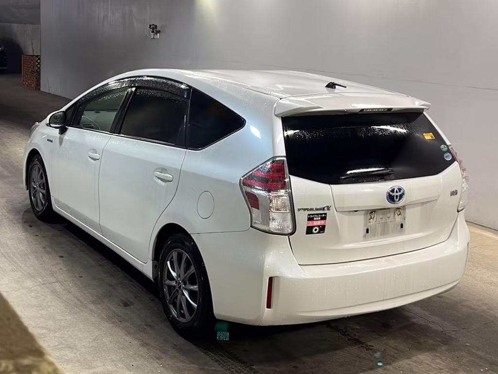 TOYOTA PRIUS ALPHA