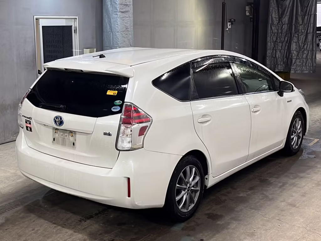 TOYOTA PRIUS ALPHA
