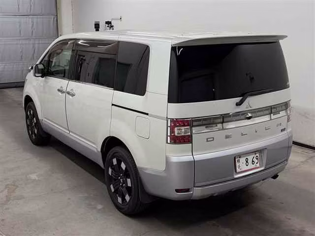 MITSUBISHI DELICA D:5