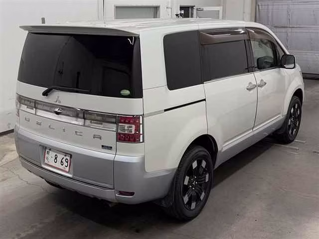 MITSUBISHI DELICA D:5
