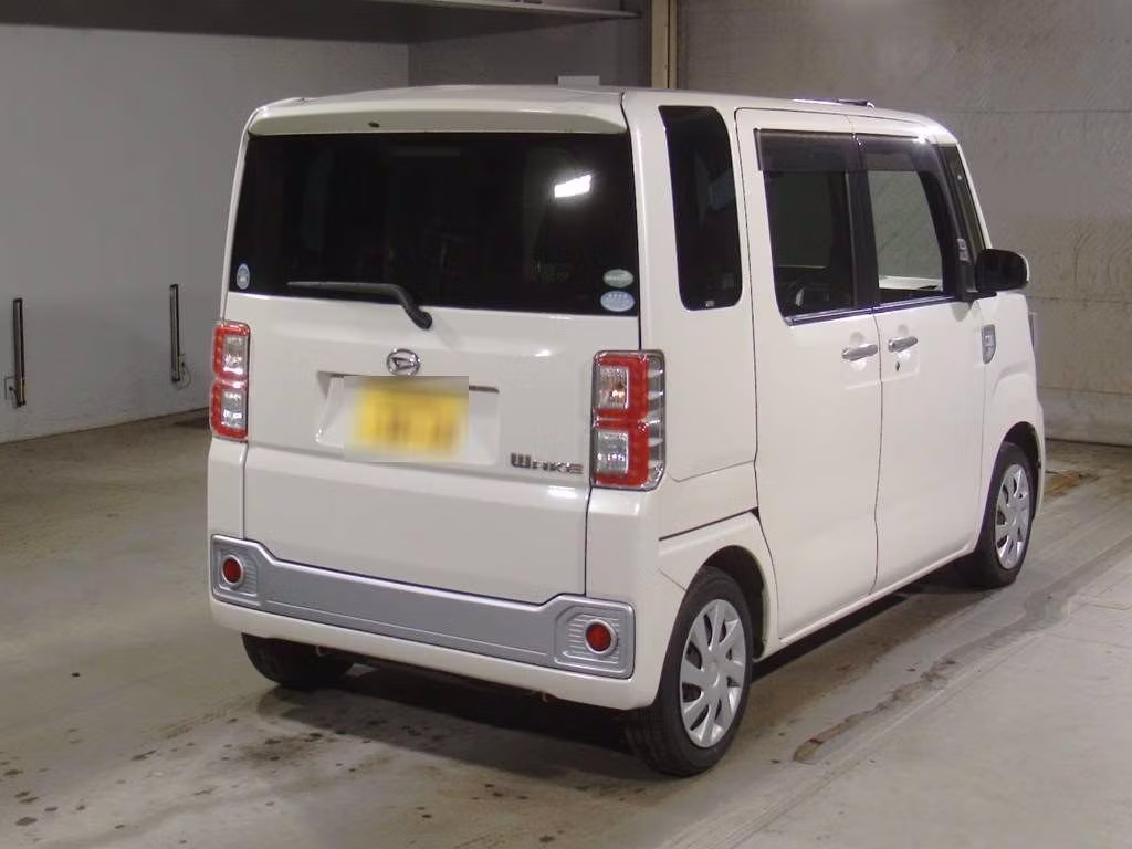 DAIHATSU WAKE