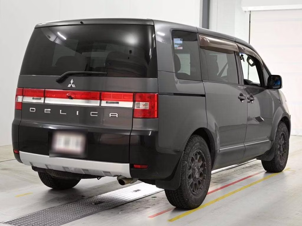 MITSUBISHI DELICA D:5