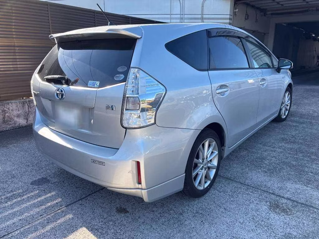 TOYOTA PRIUS ALPHA