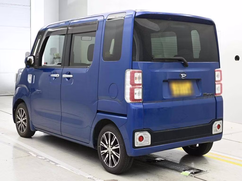 DAIHATSU WAKE
