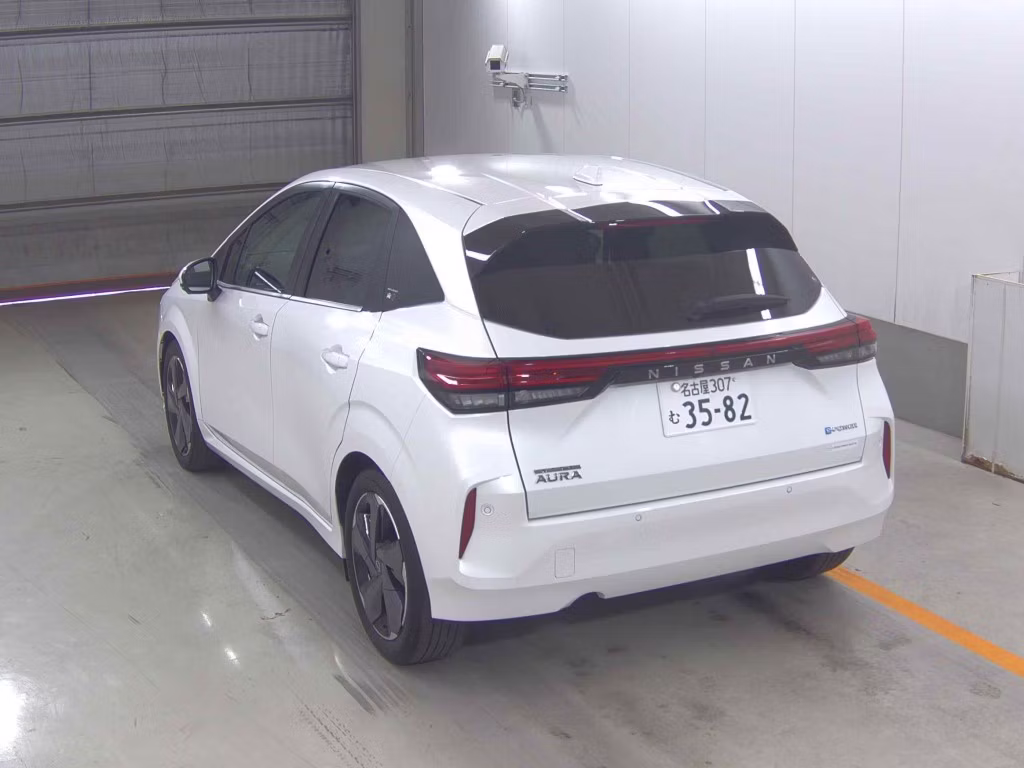 NISSAN AURA