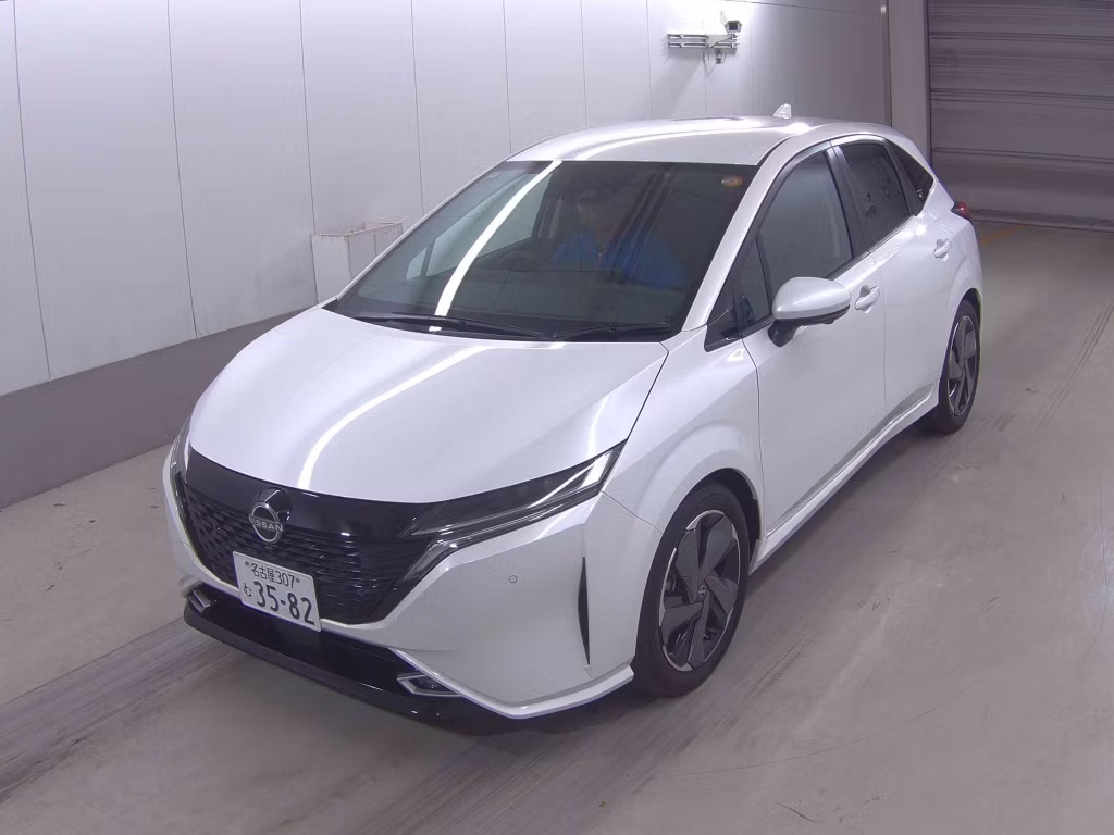 NISSAN AURA