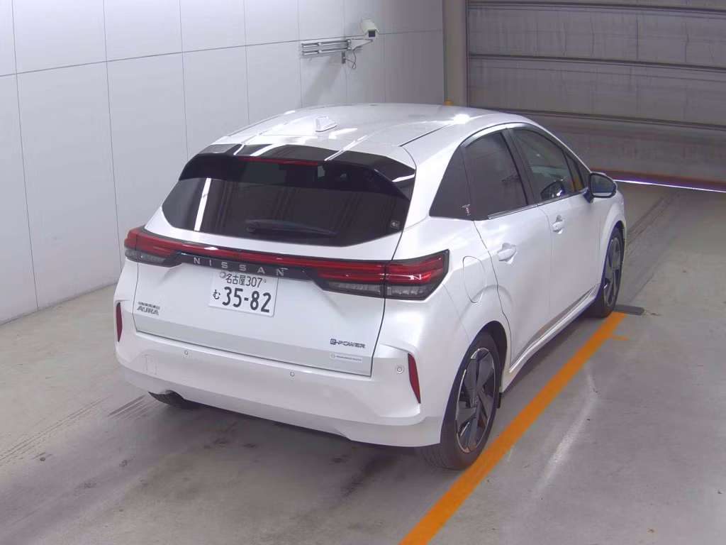 NISSAN AURA