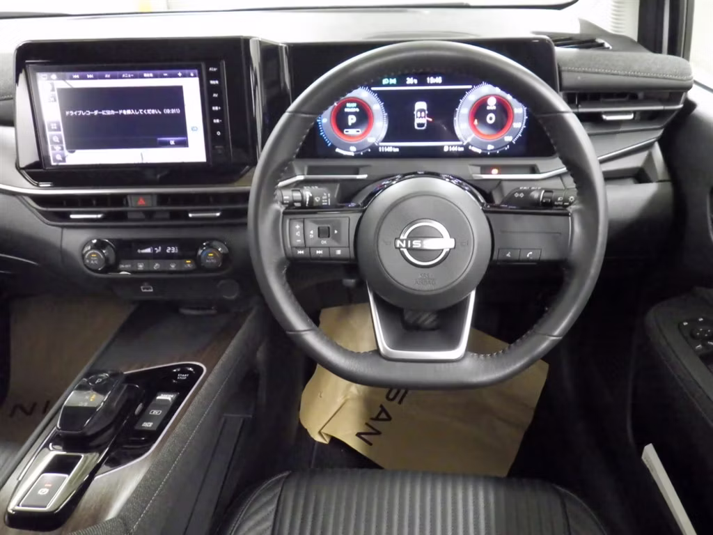 NISSAN AURA
