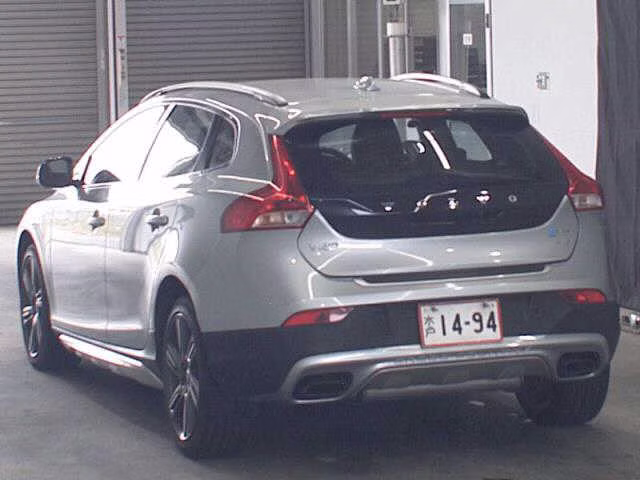 VOLVO V40