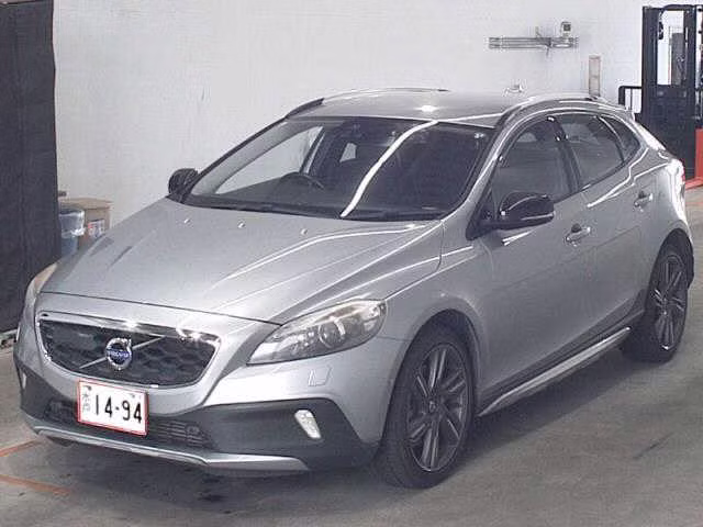 VOLVO V40