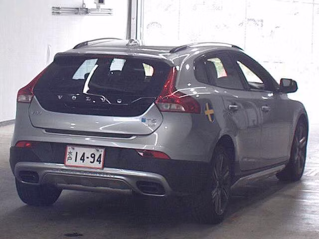 VOLVO V40