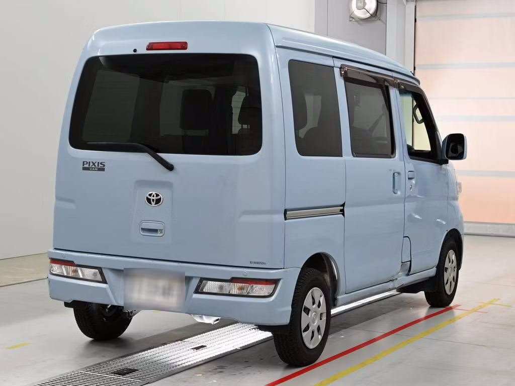 TOYOTA PIXIS VAN