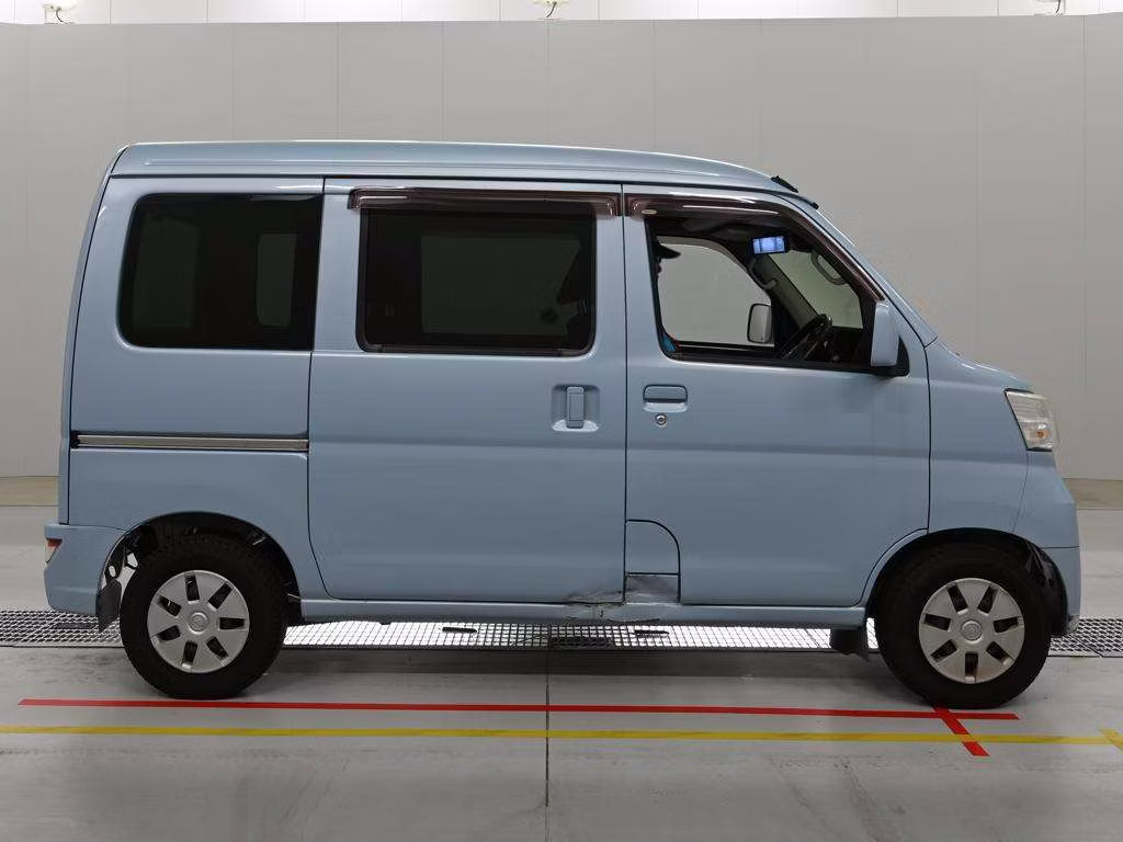 TOYOTA PIXIS VAN