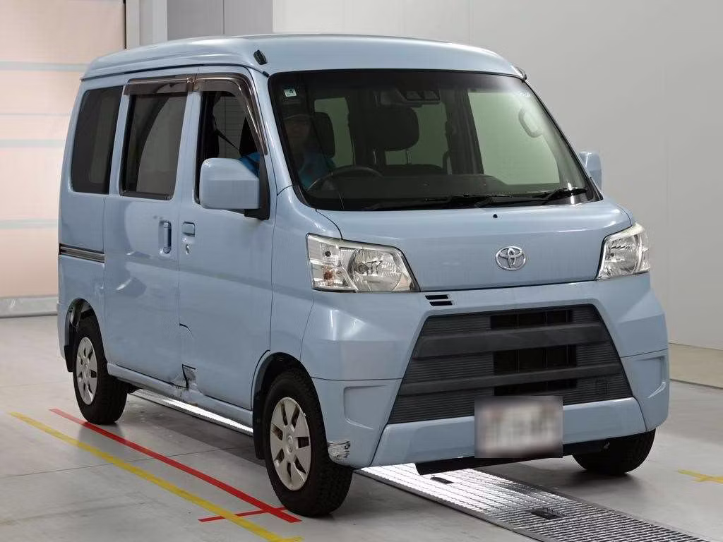 TOYOTA PIXIS VAN