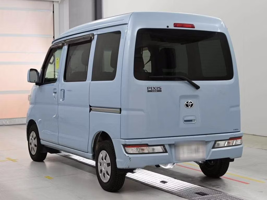 TOYOTA PIXIS VAN