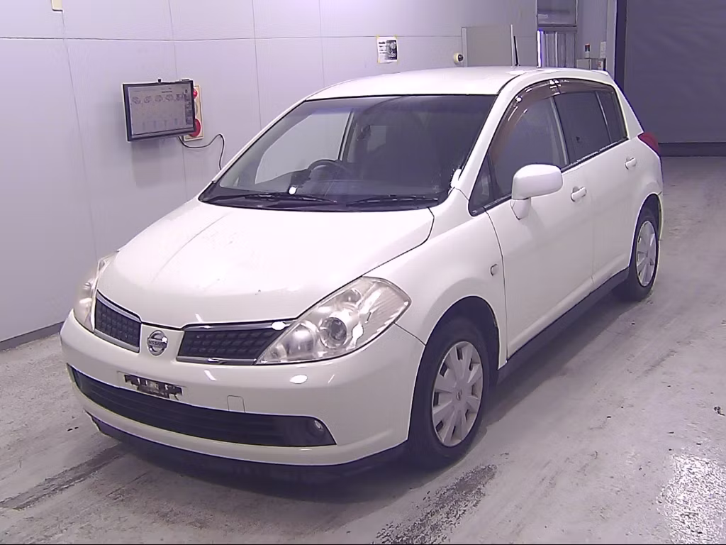 NISSAN TIIDA