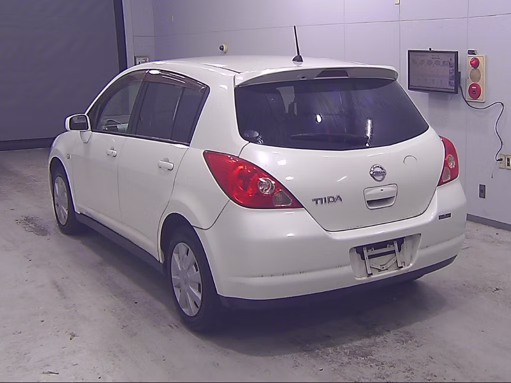NISSAN TIIDA
