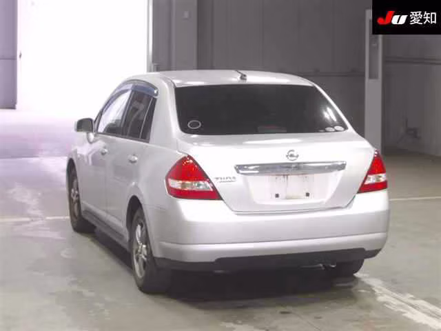 NISSAN TIIDA LATIO