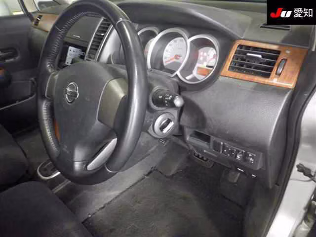 NISSAN TIIDA LATIO